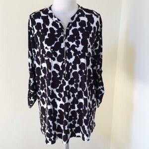 NWT! FYLO XXL black spots front zip blouse.